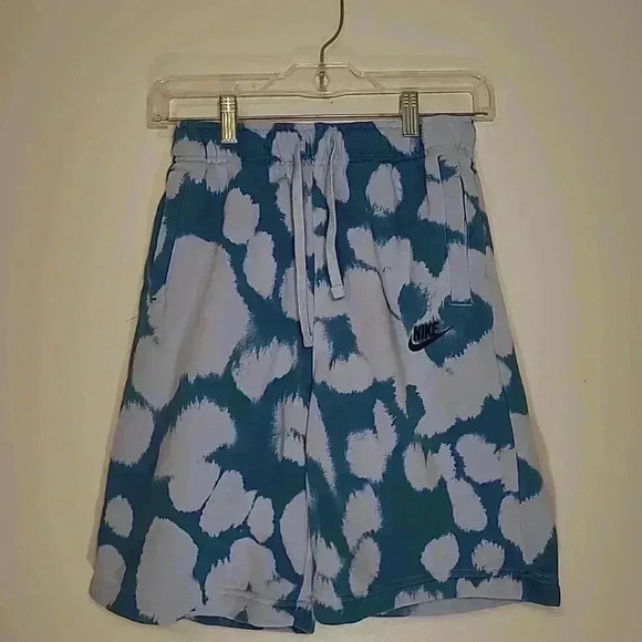 Nike Sportswear Club French Terry  Shorts Blue DO6572-548 Boys Size XL - Picture 1 of 6
